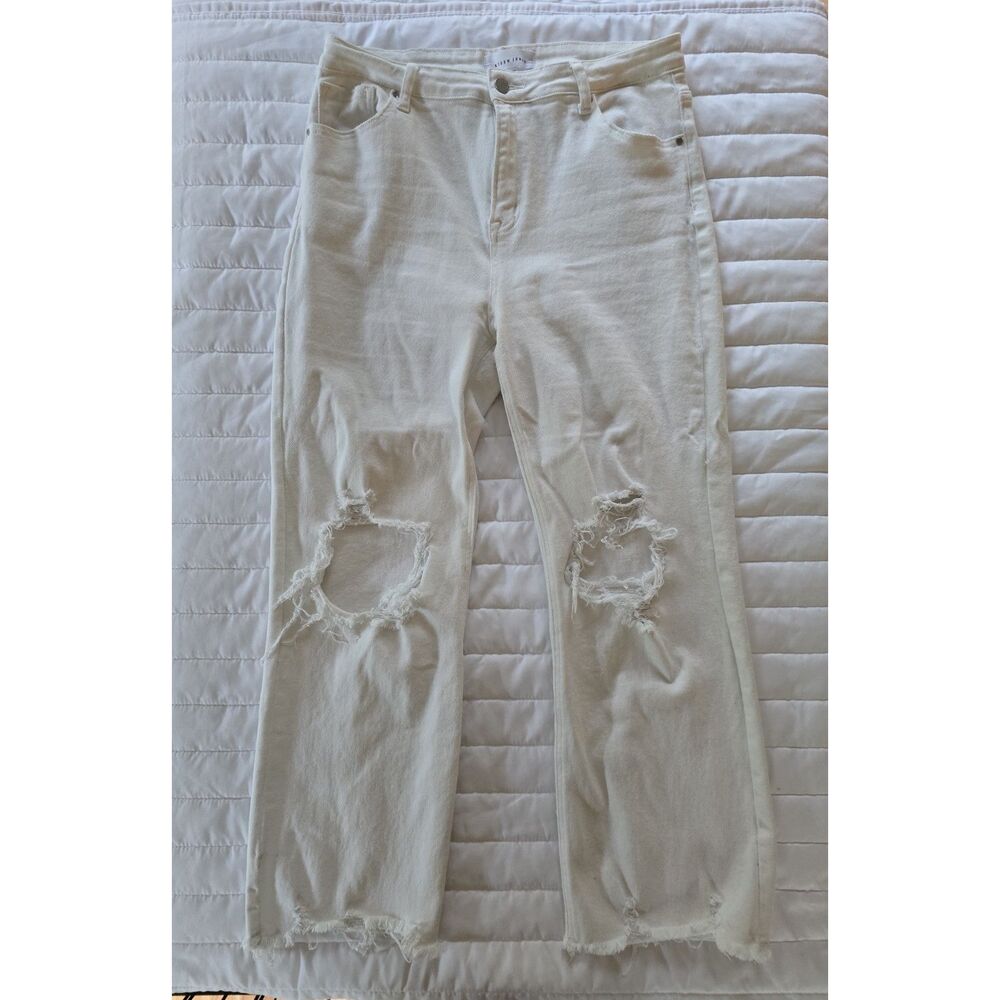 Risen Jeans Women’s Size 15 / 32 White Distressed High Rise Ankle Jeans